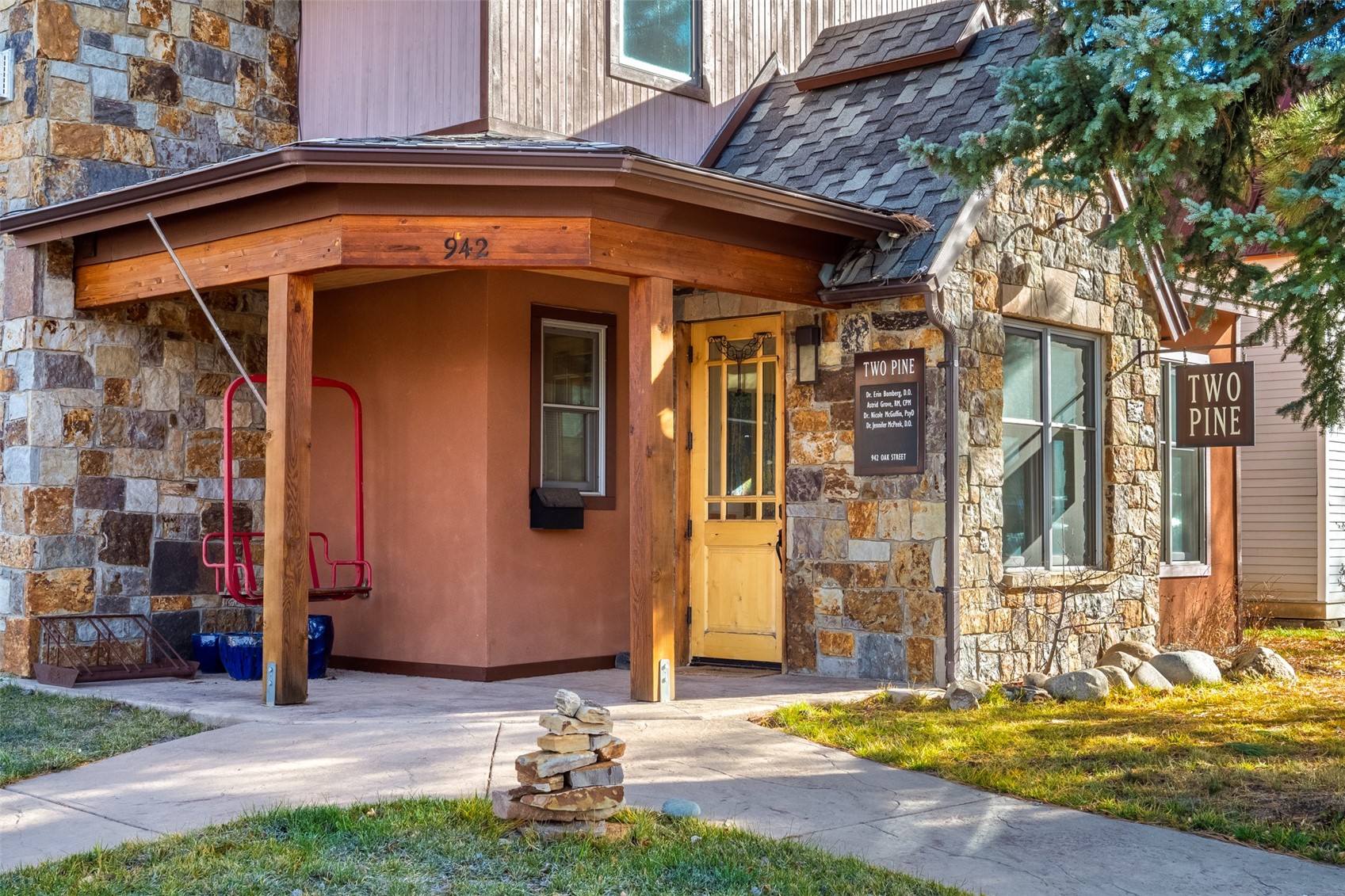 942 Oak STREET 3