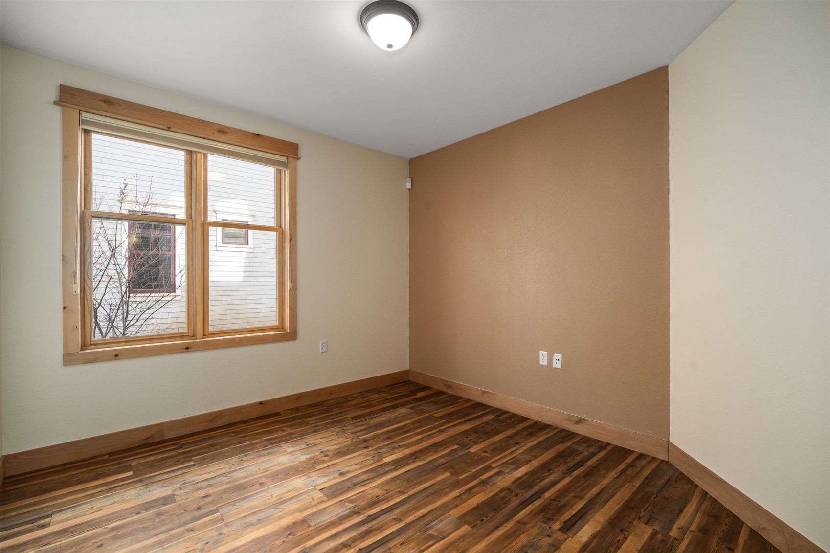 942 Oak STREET 3