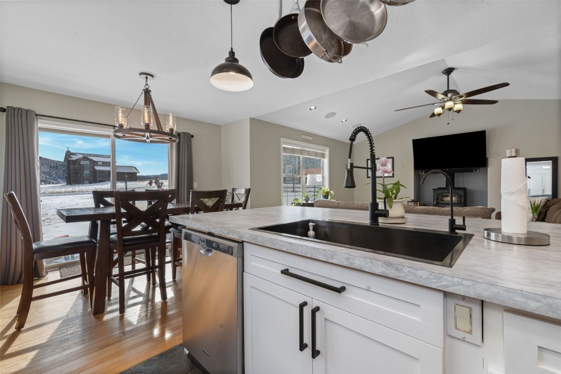 158 Oak Ridge CIRCLE