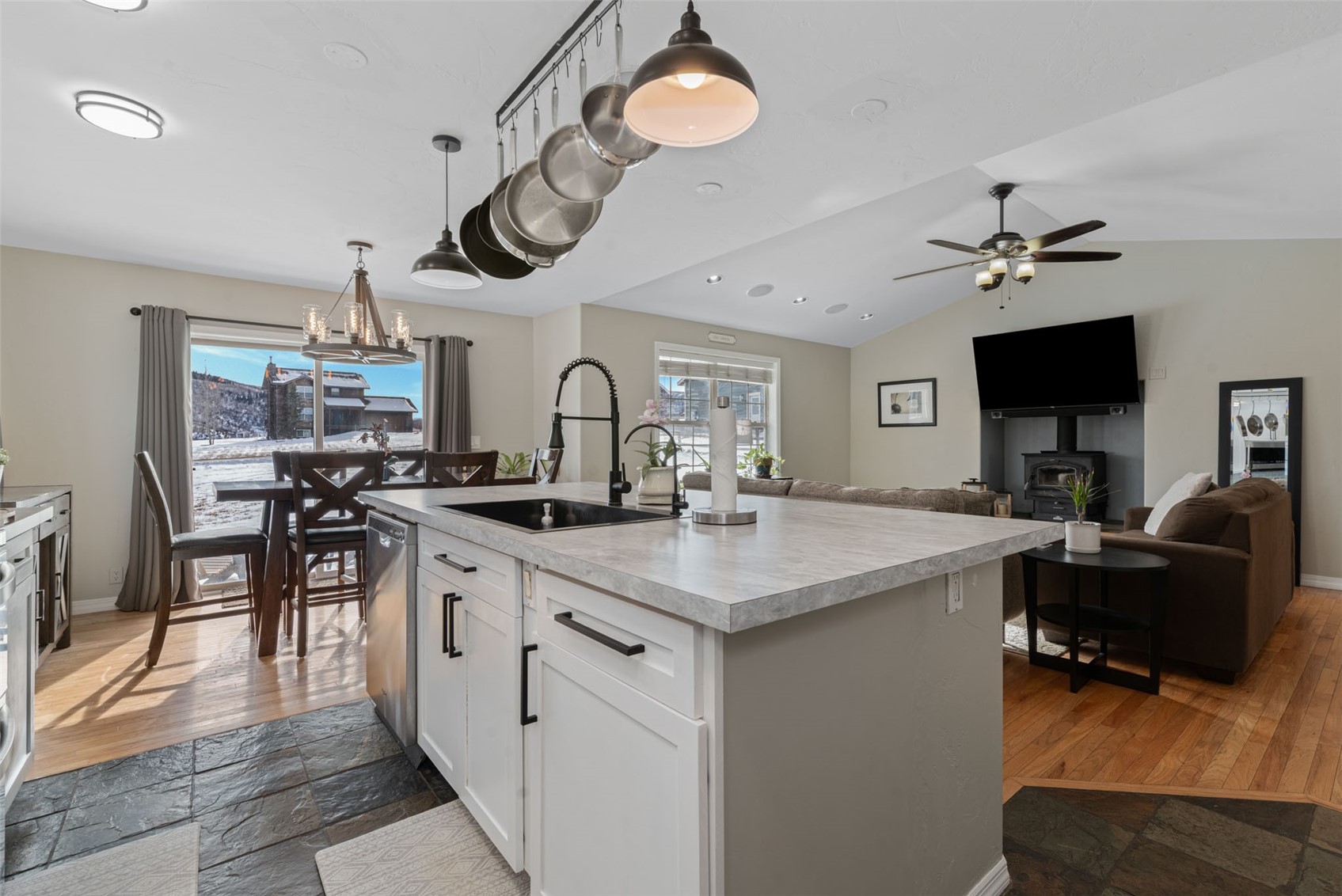 158 Oak Ridge CIRCLE