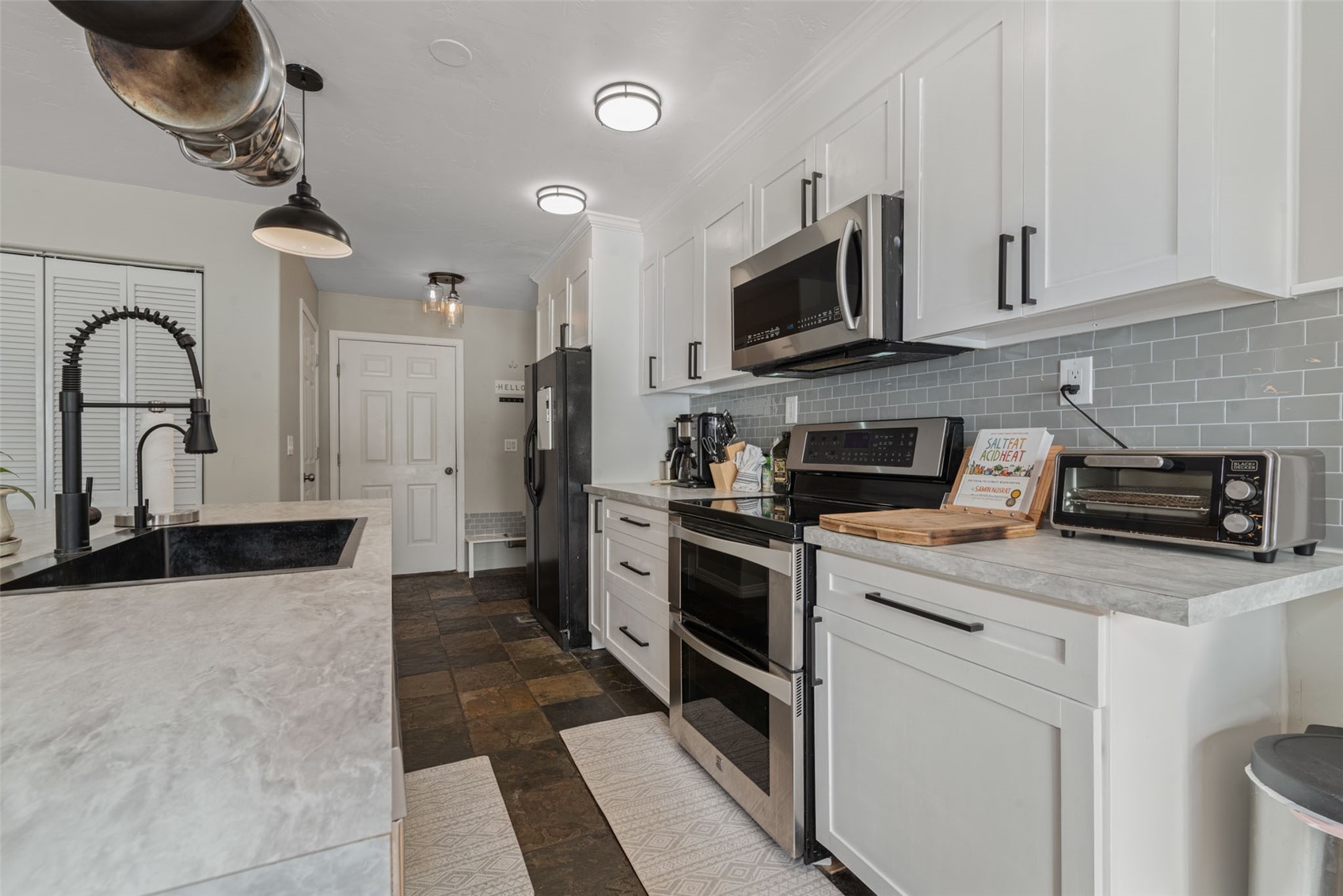 158 Oak Ridge CIRCLE