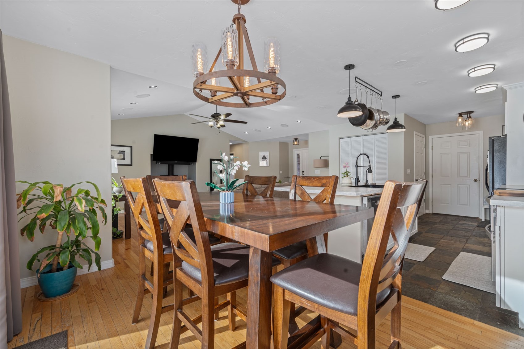 158 Oak Ridge CIRCLE
