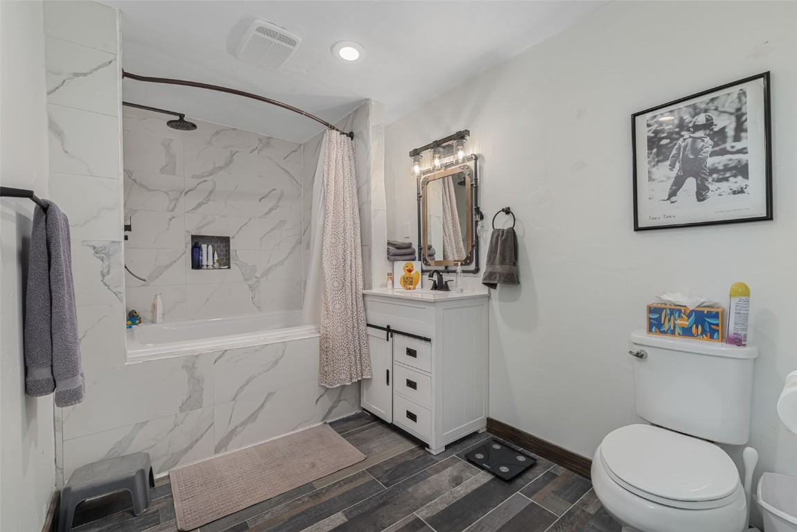 158 Oak Ridge CIRCLE