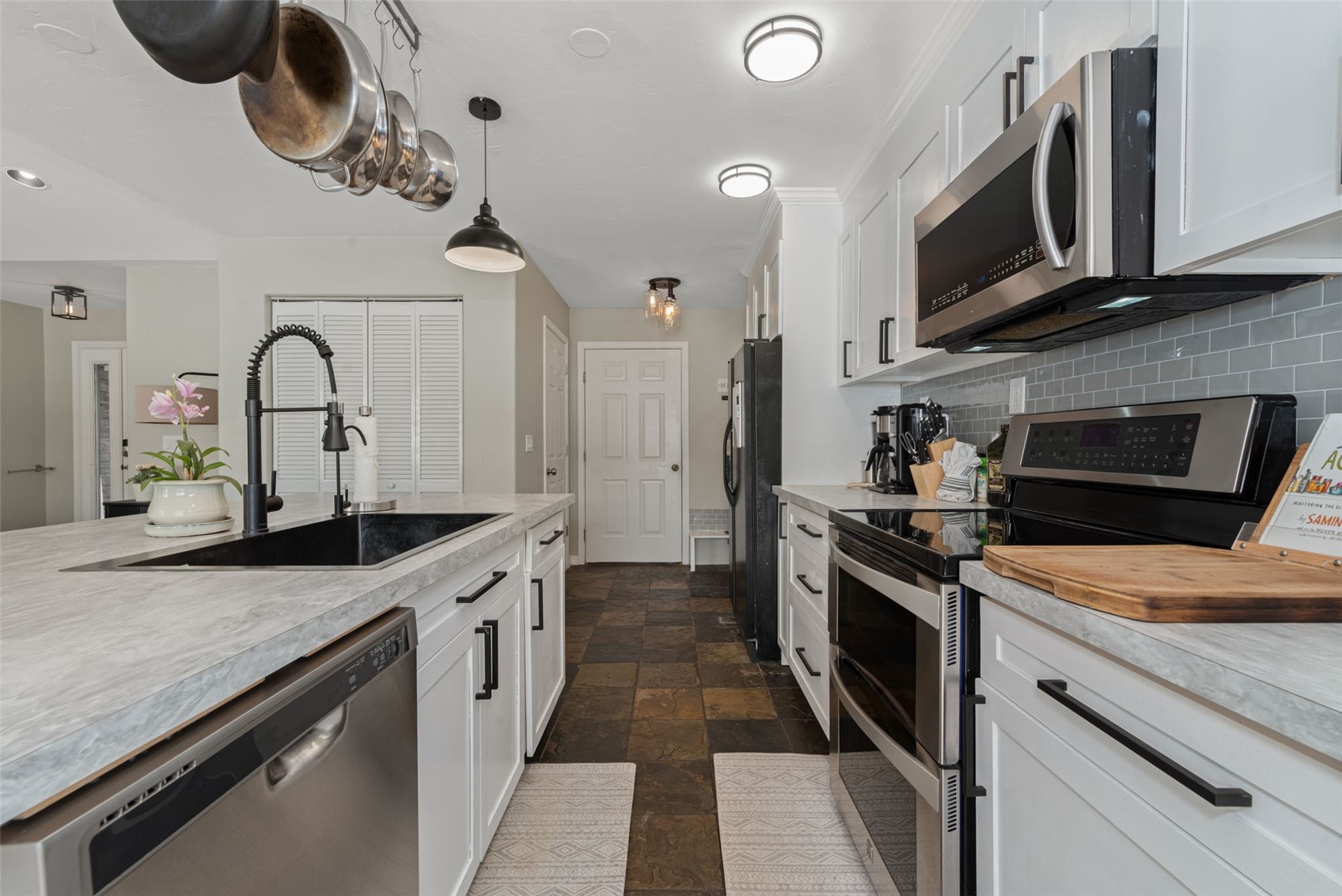 158 Oak Ridge CIRCLE