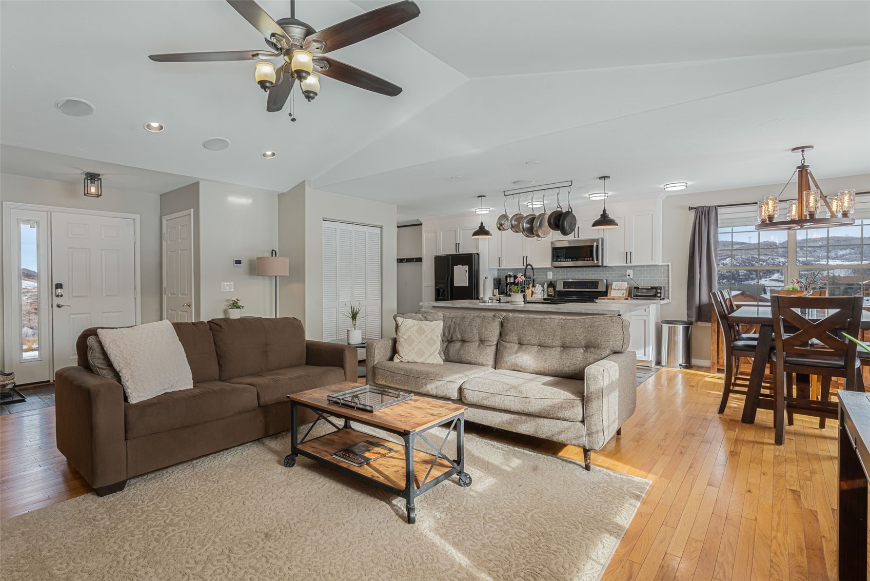 158 Oak Ridge CIRCLE