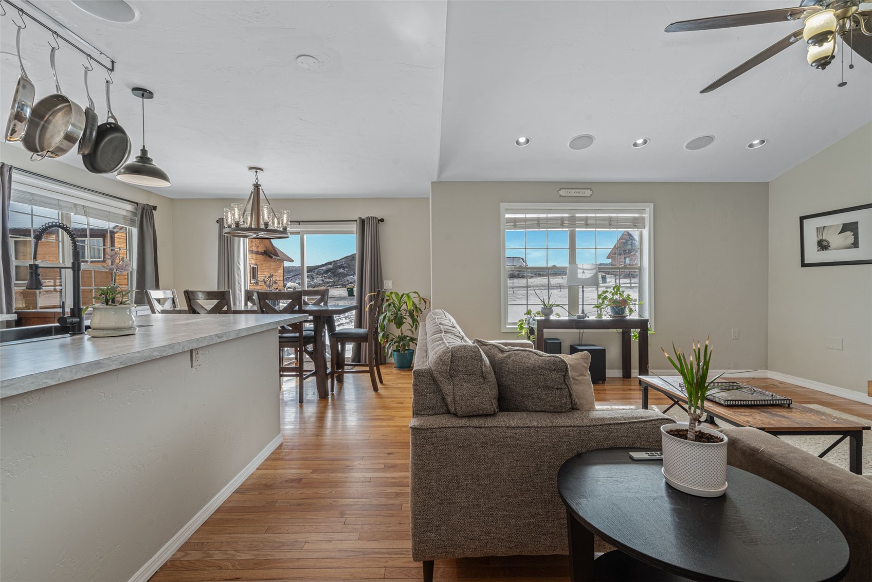 158 Oak Ridge CIRCLE