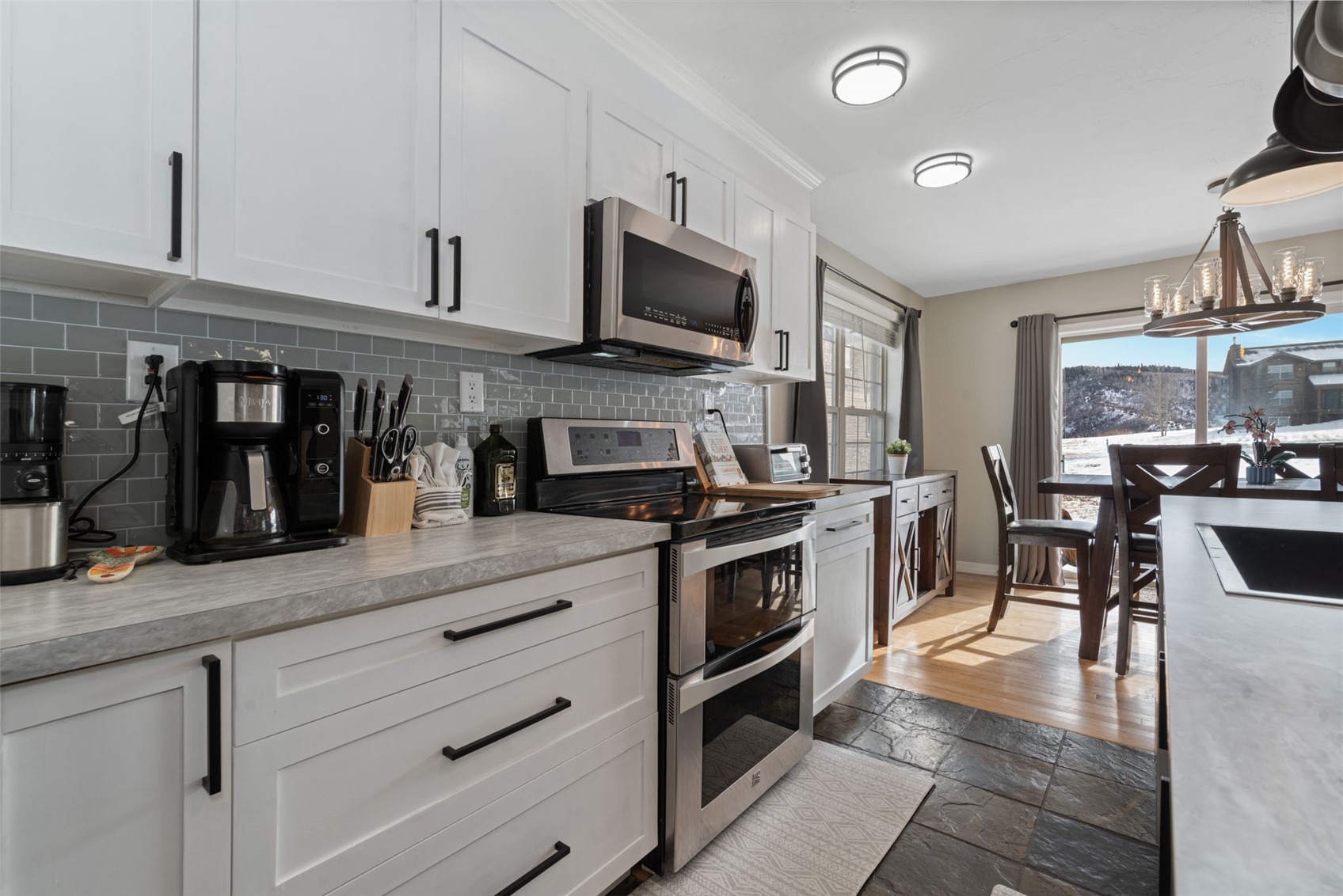 158 Oak Ridge CIRCLE