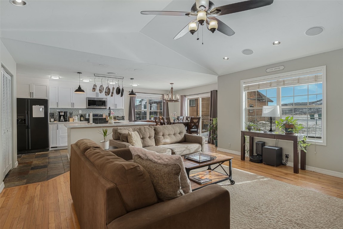 158 Oak Ridge CIRCLE