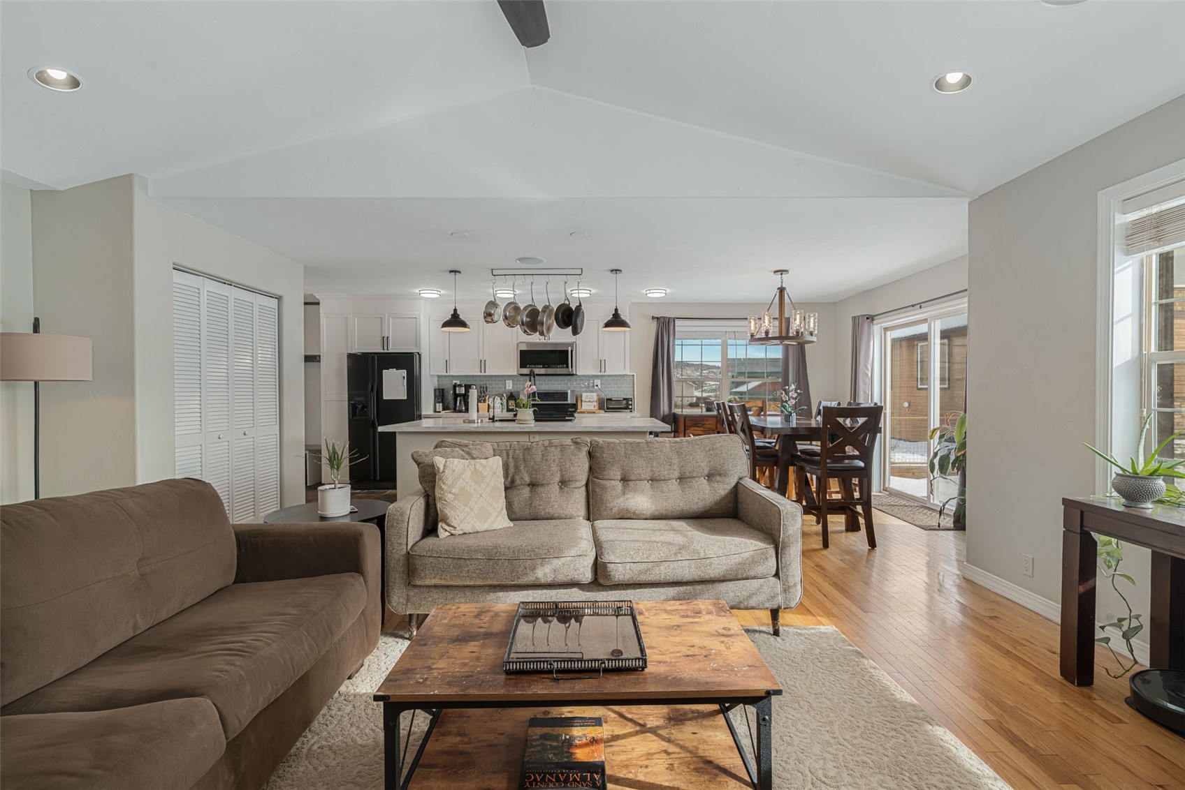 158 Oak Ridge CIRCLE