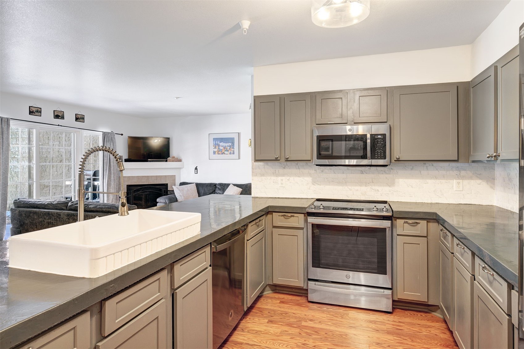 233 Pelican CIRCLE 1509