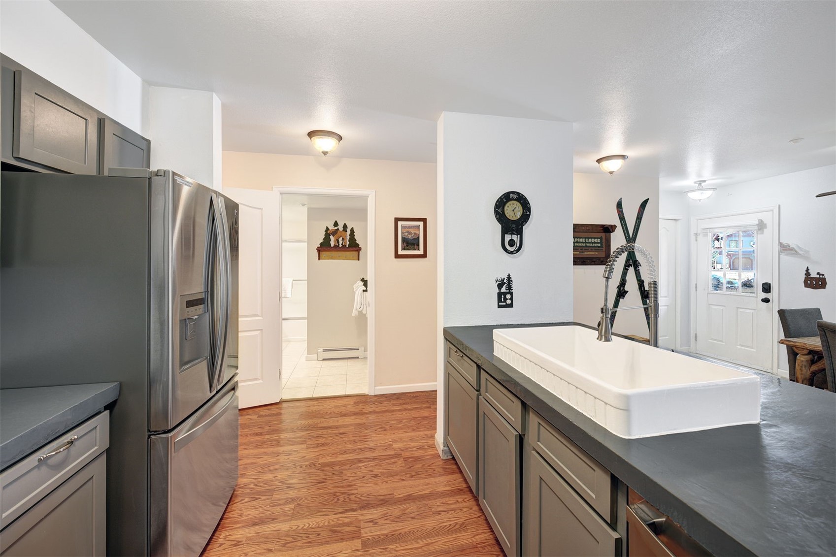 233 Pelican CIRCLE 1509