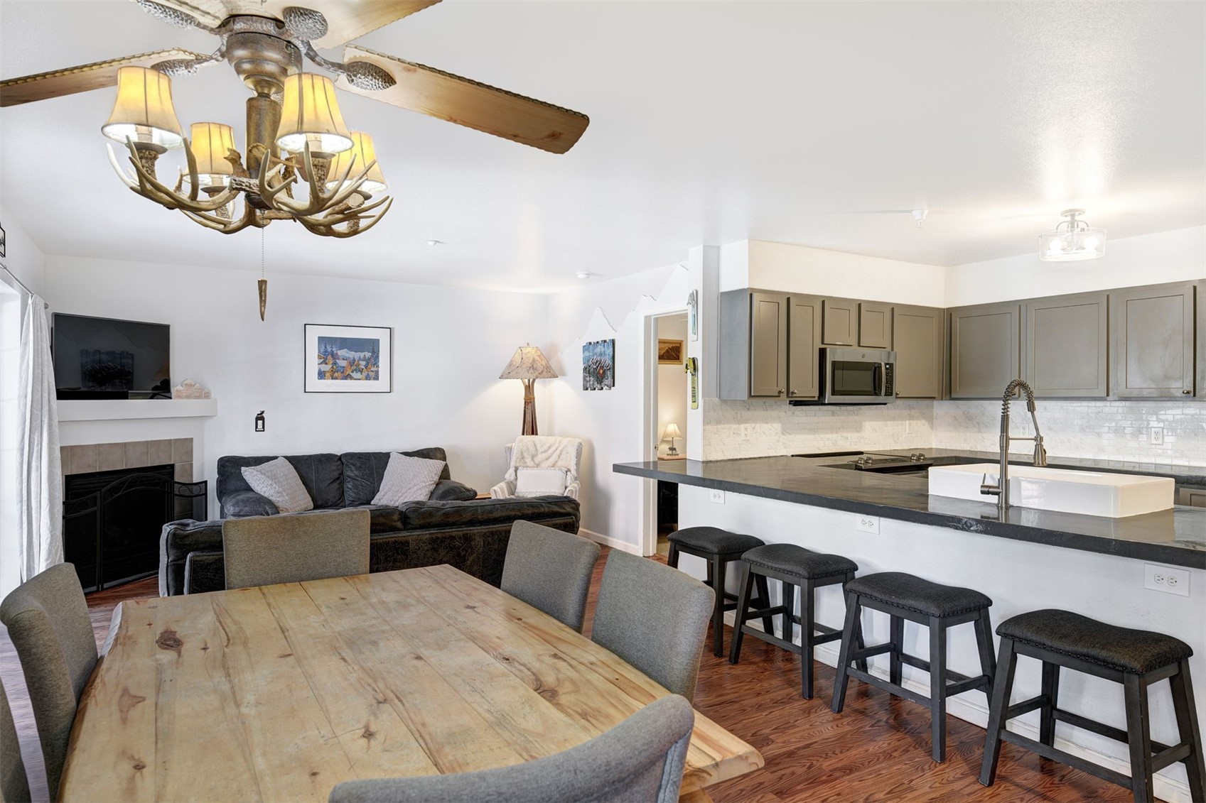 233 Pelican CIRCLE 1509