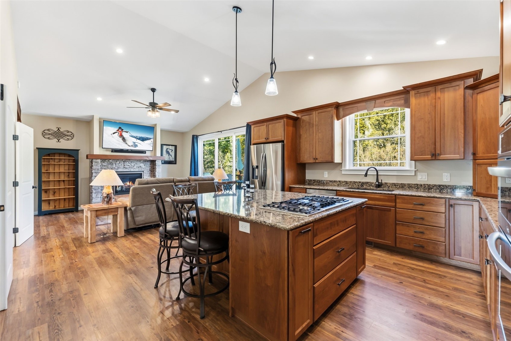 1227 Edgewood ROAD