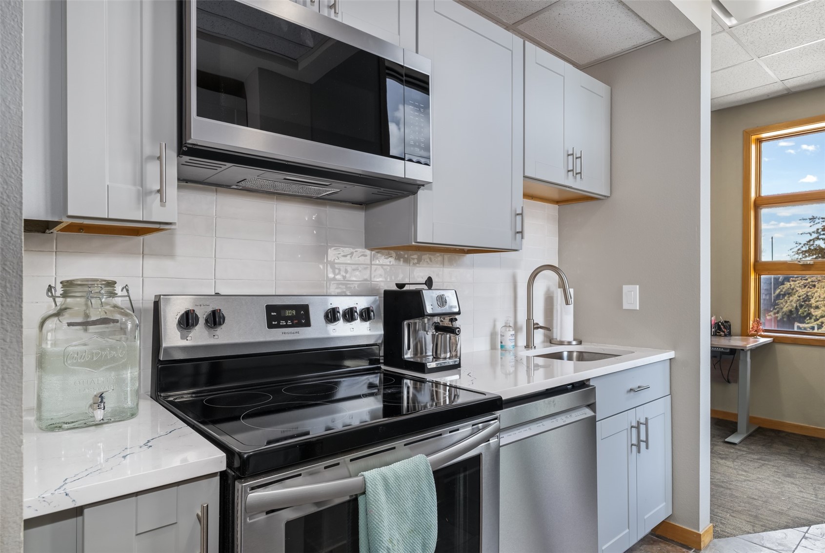 345 Lincoln AVENUE 202