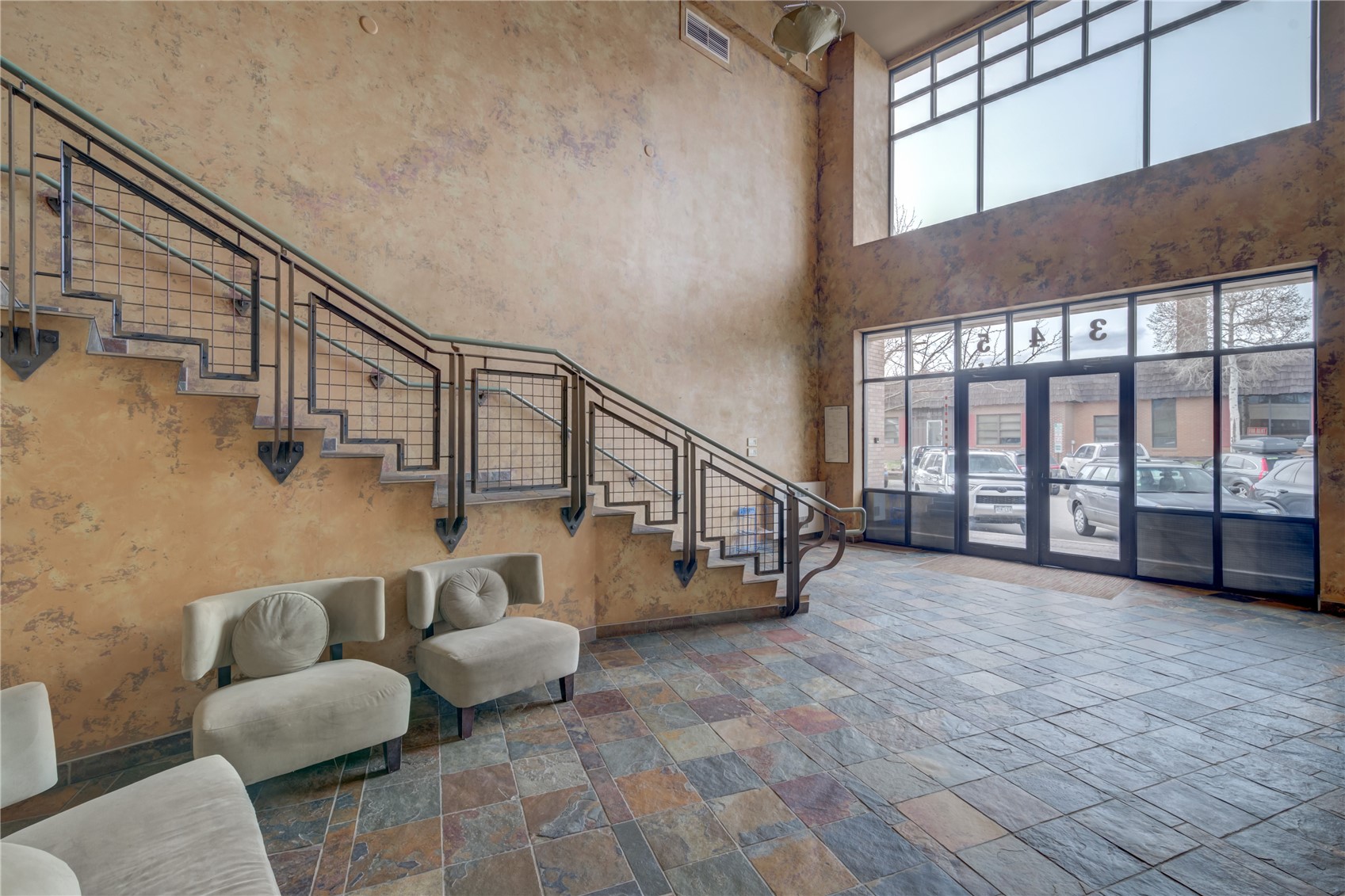 345 Lincoln AVENUE 203