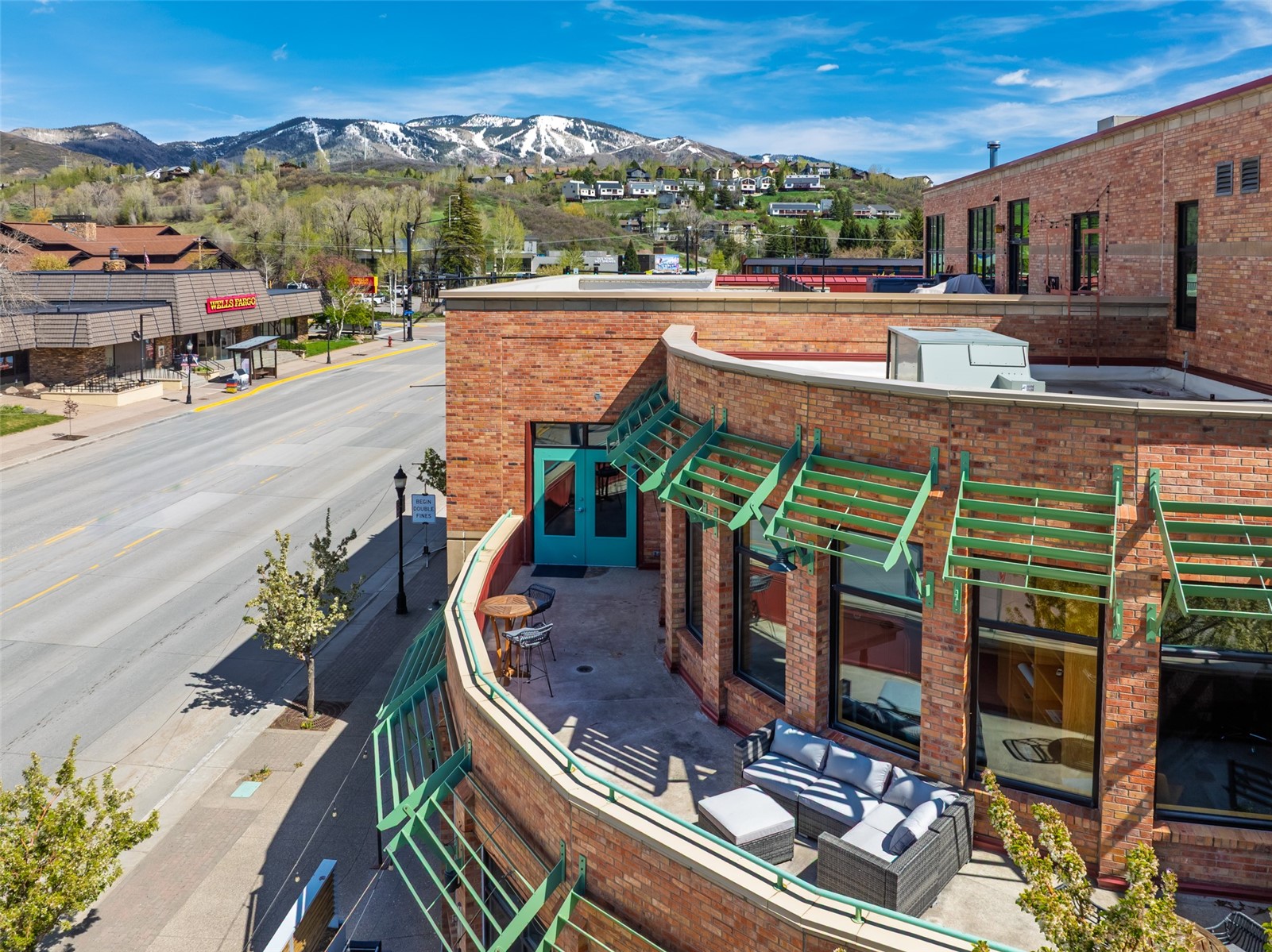 345 Lincoln AVENUE 203