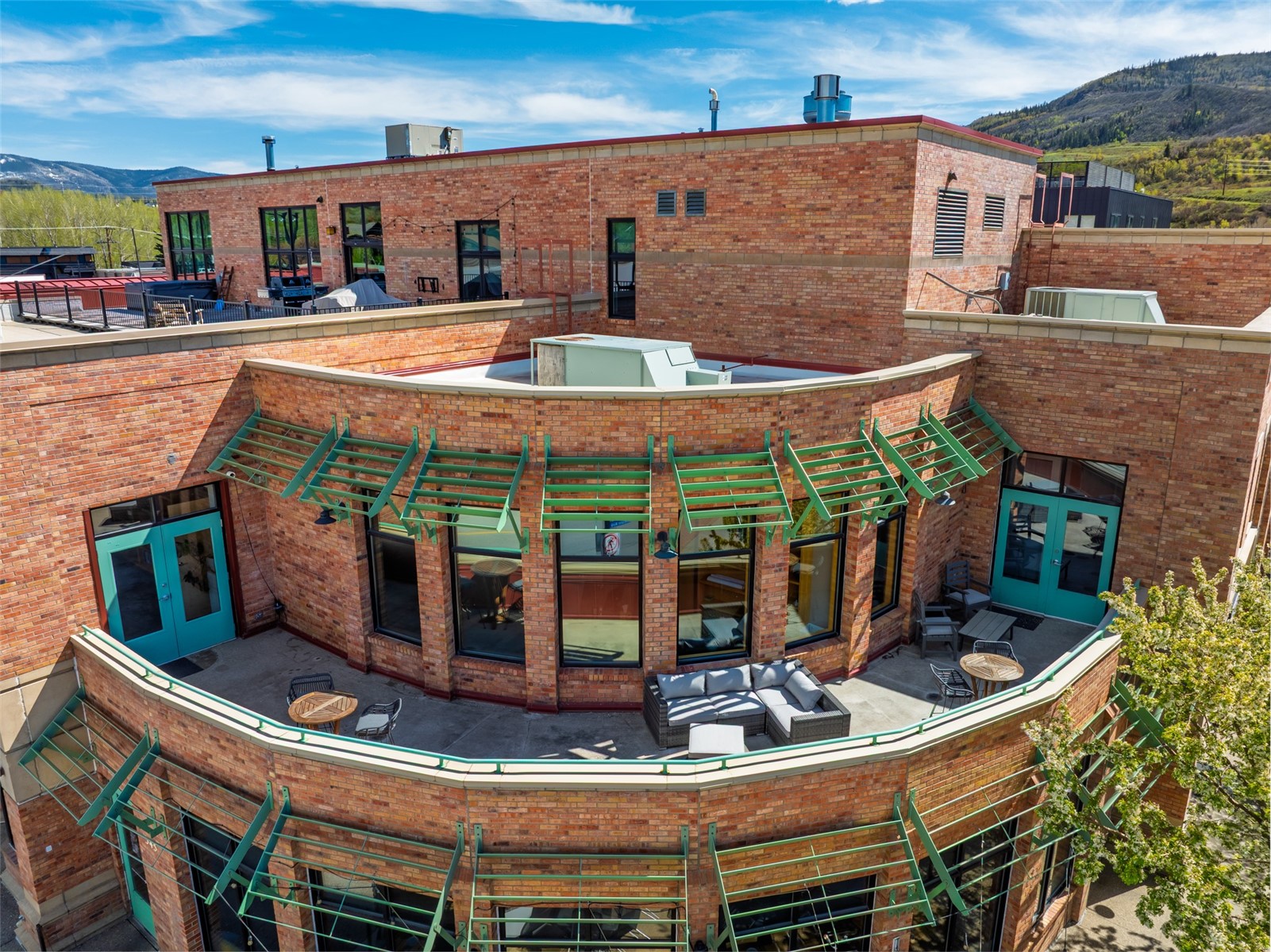 345 Lincoln AVENUE 203