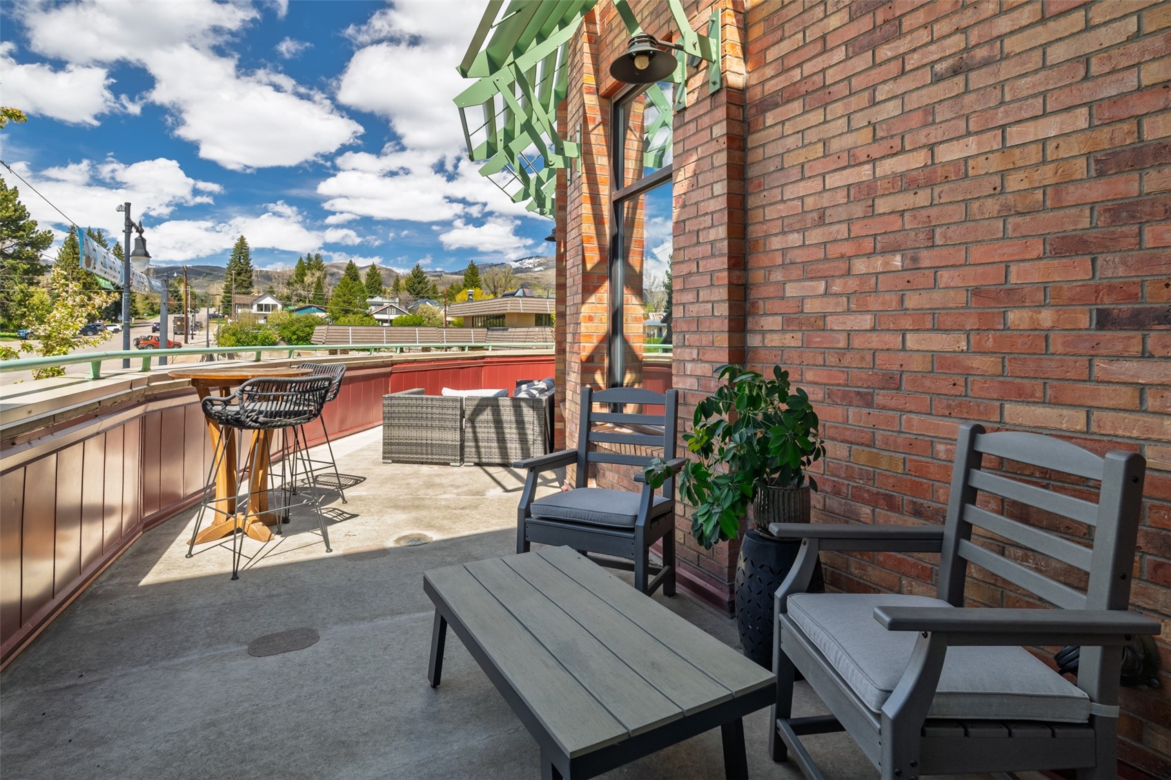 345 Lincoln AVENUE 203