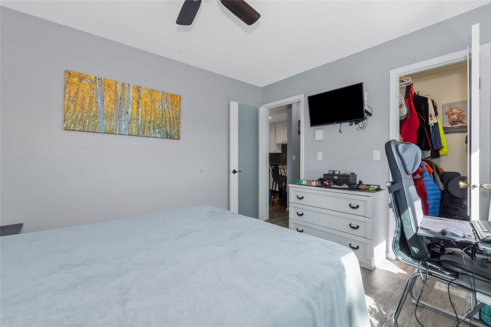 1300 Athens Plaza 8