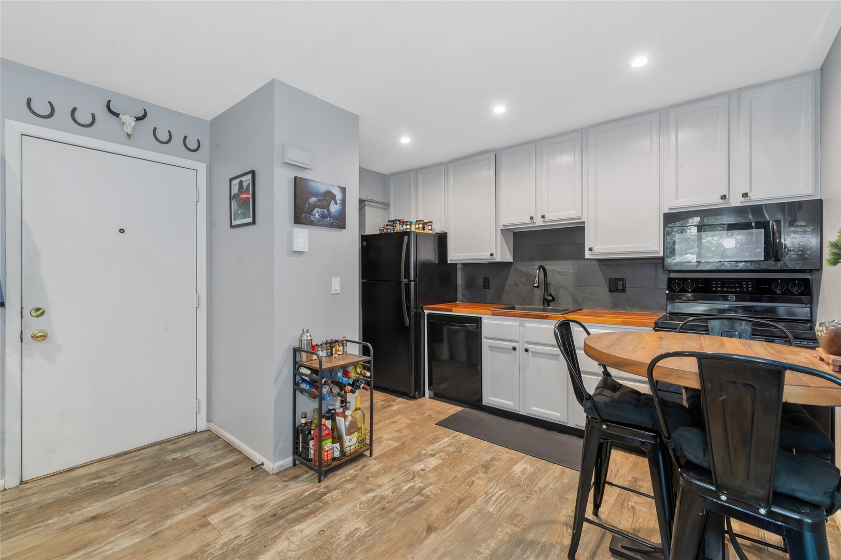 1300 Athens Plaza 8