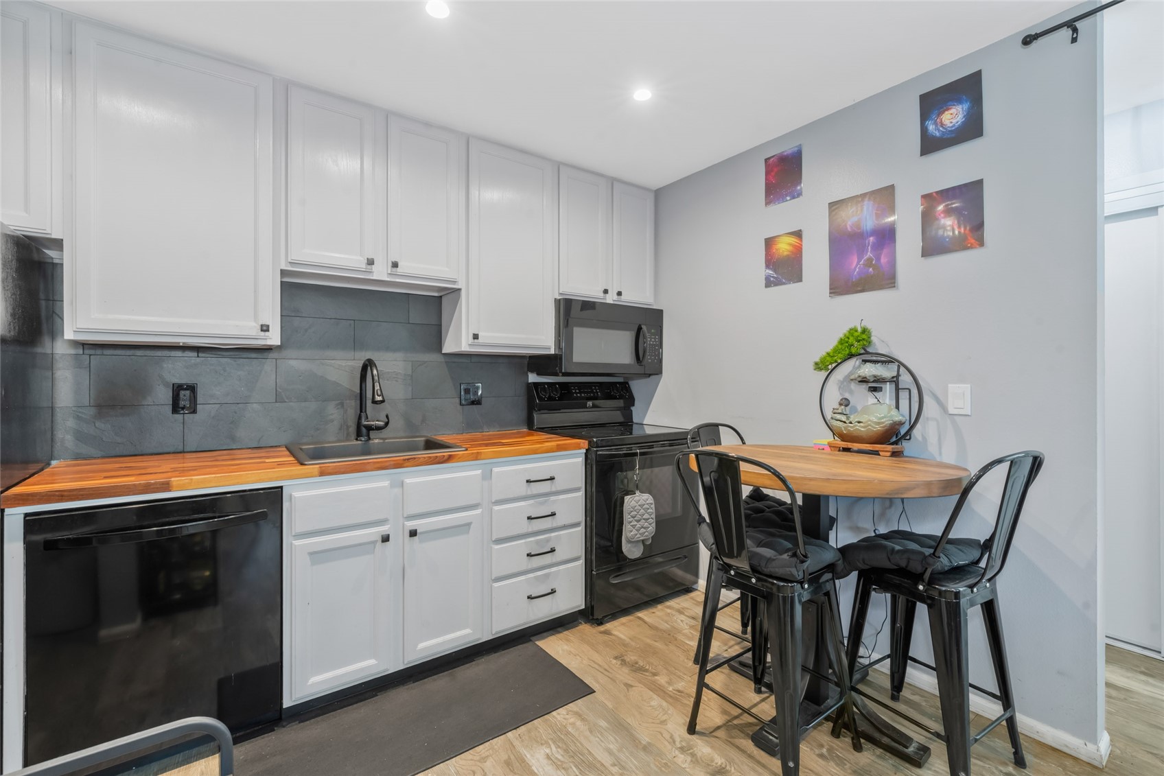 1300 Athens Plaza 8