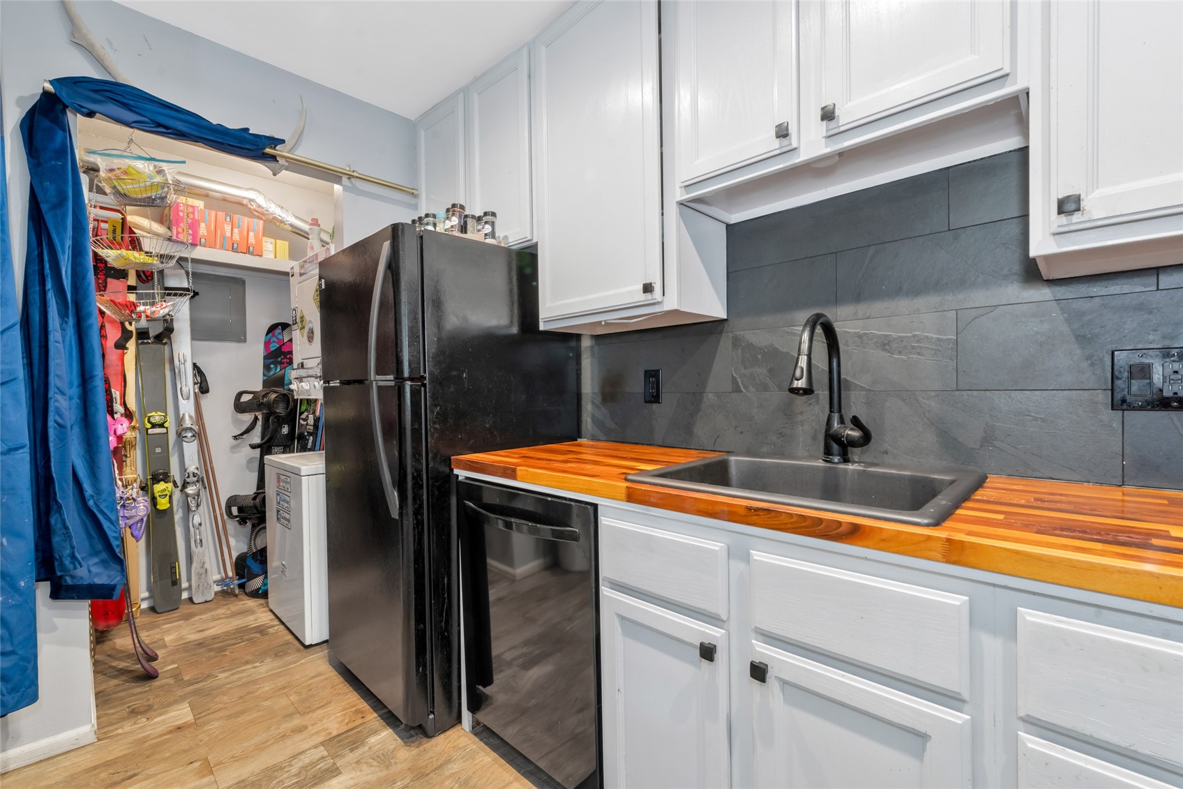 1300 Athens Plaza 8