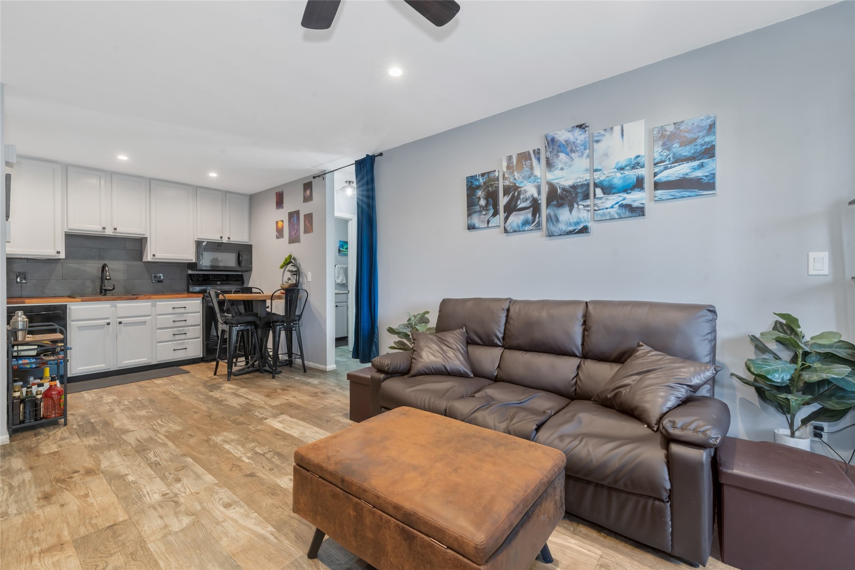 1300 Athens Plaza 8