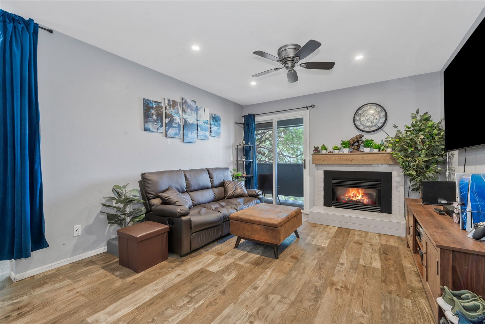 1300 Athens Plaza 8