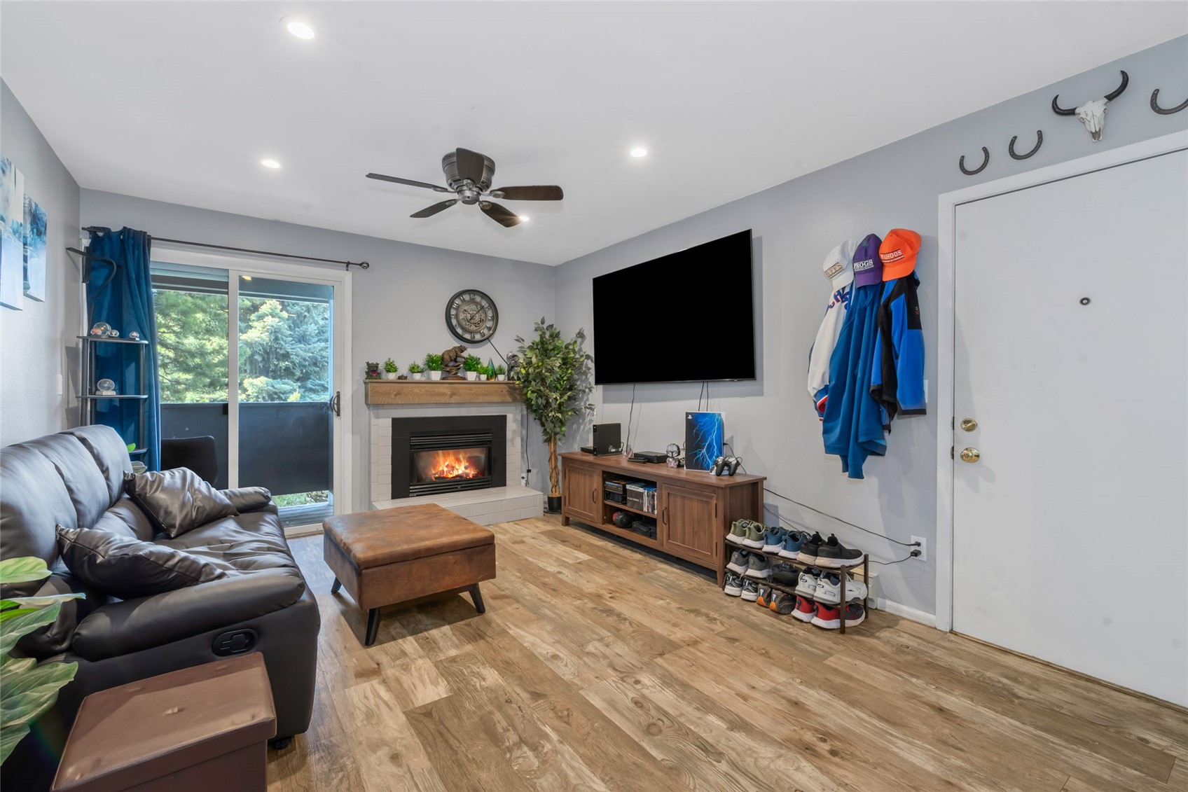 1300 Athens Plaza 8
