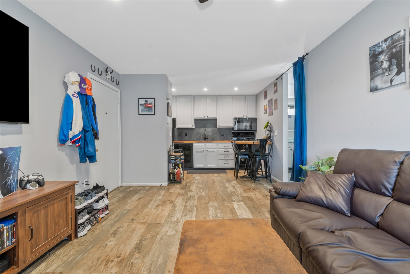 1300 Athens Plaza 8