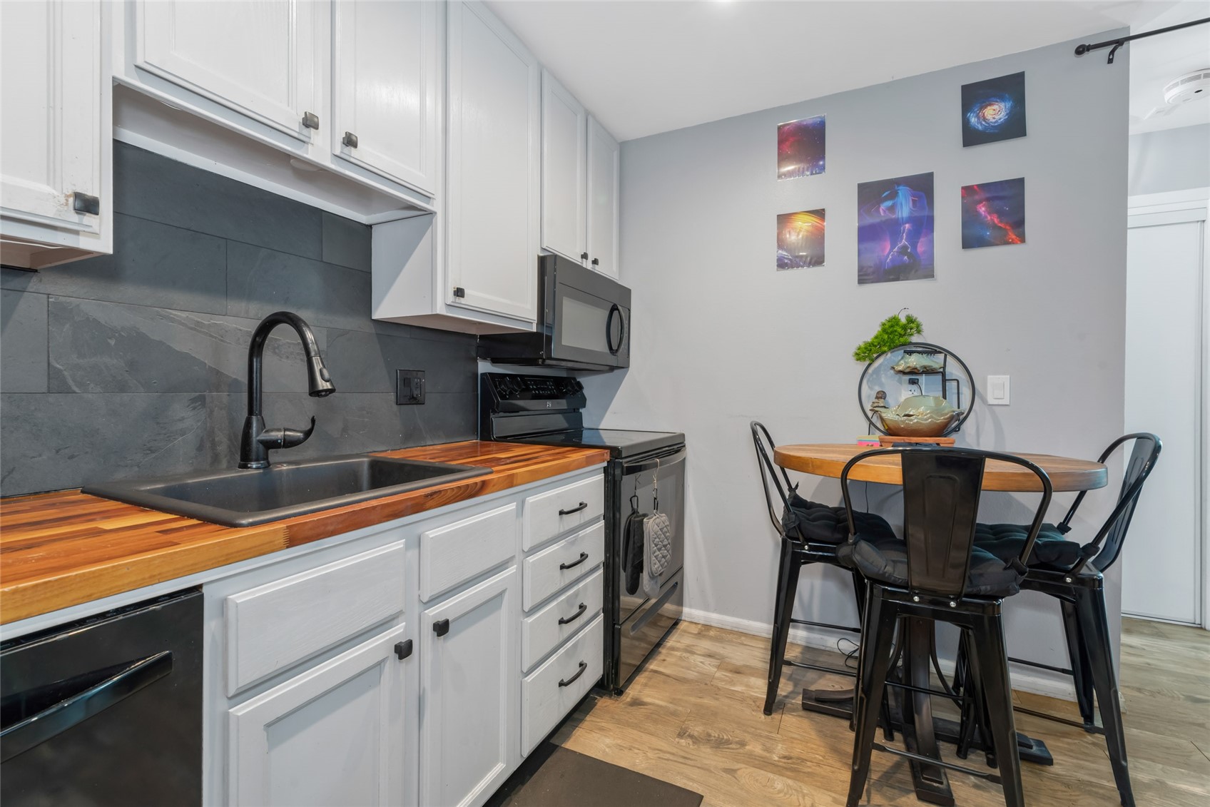 1300 Athens Plaza 8