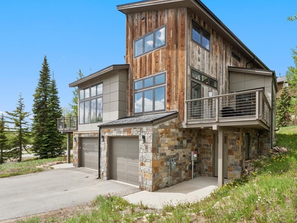 25 Wildernest COURT