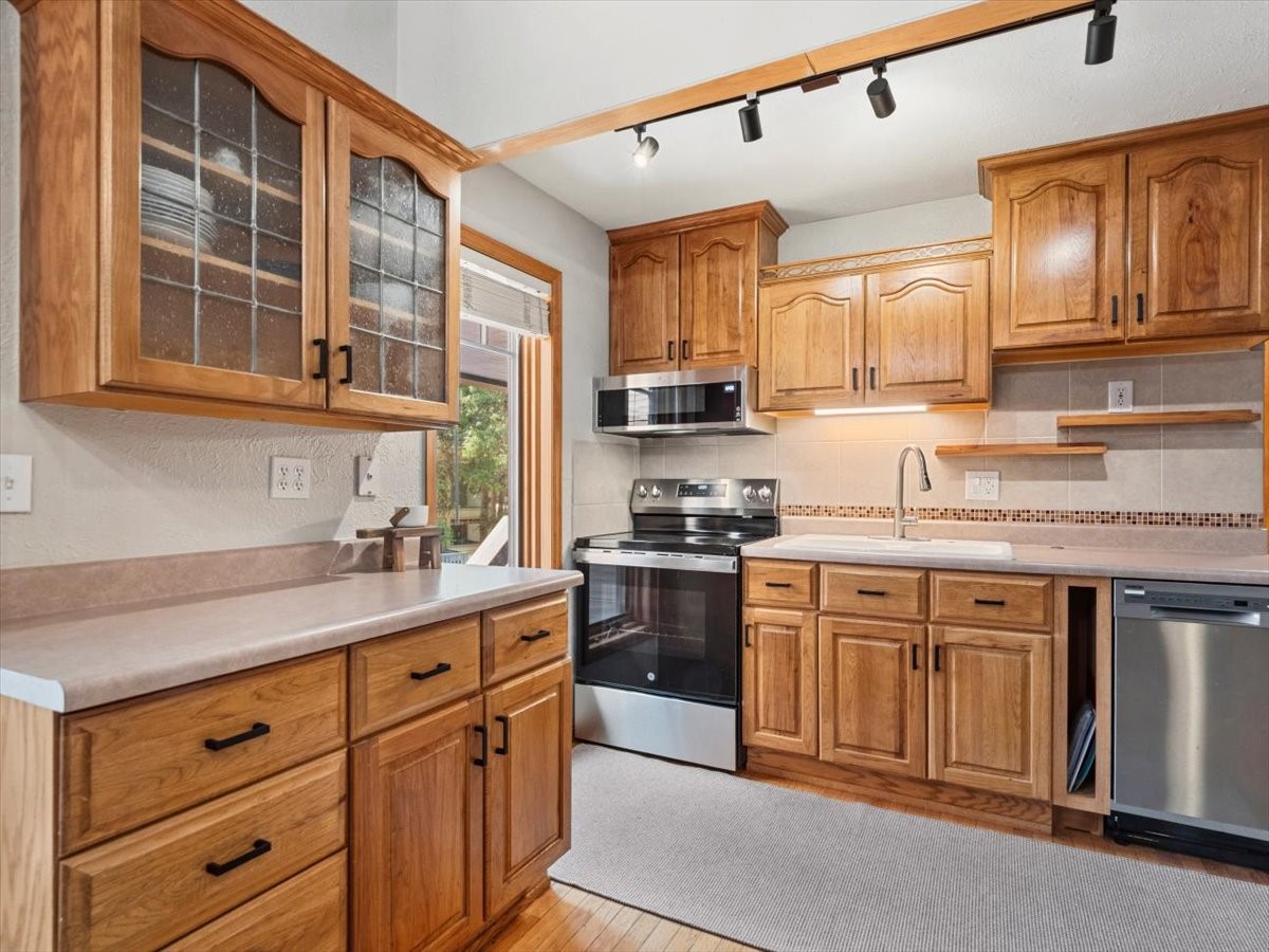 800 Columbine ROAD 11