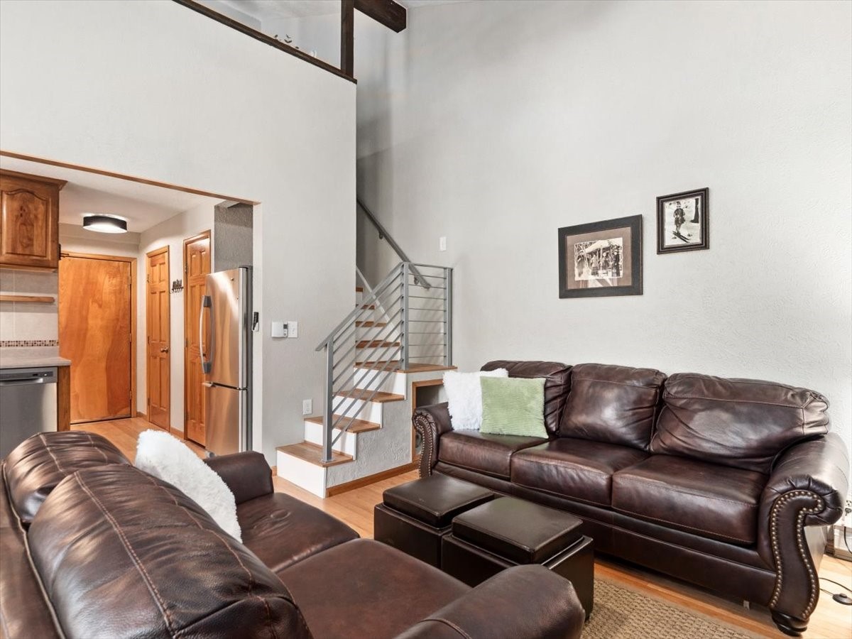 800 Columbine ROAD 11