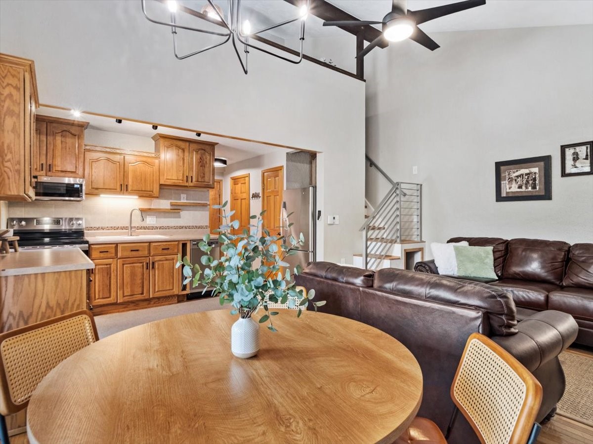 800 Columbine ROAD 11