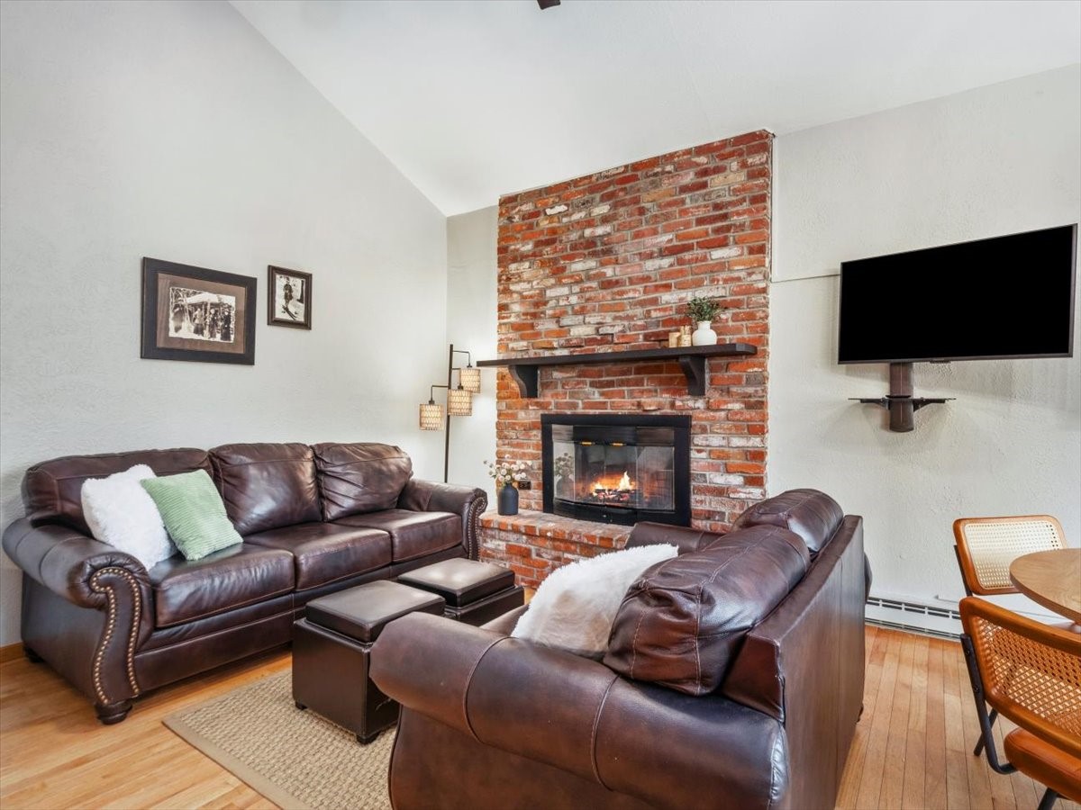 800 Columbine ROAD 11