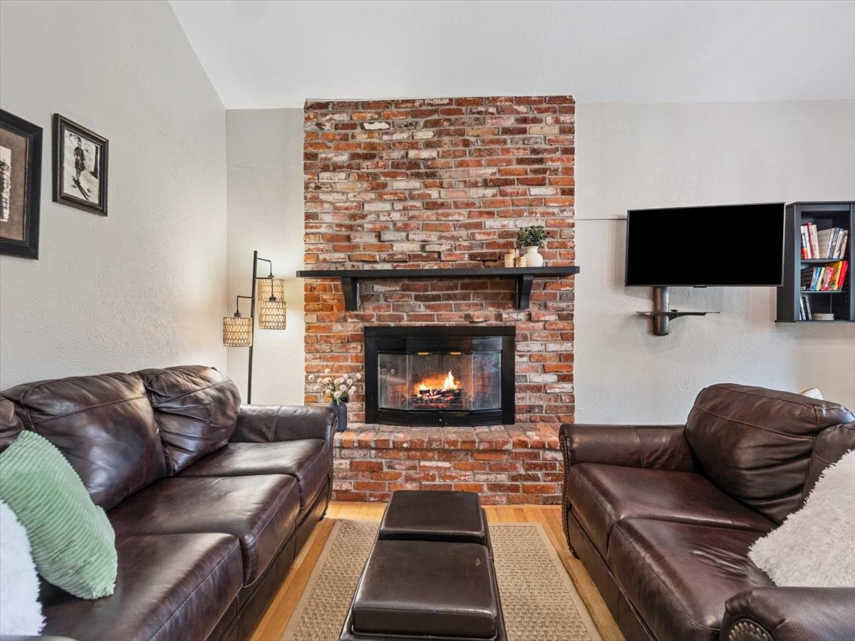 800 Columbine ROAD 11