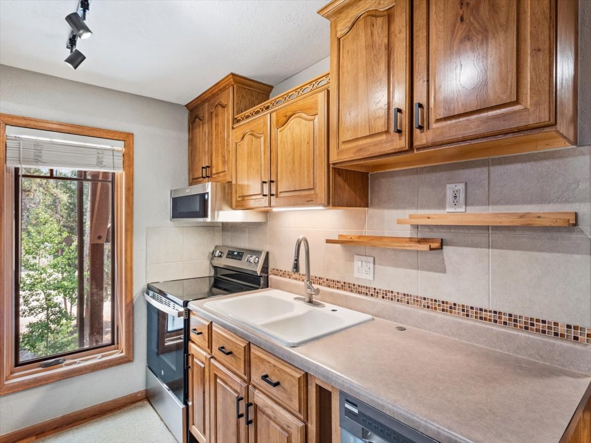 800 Columbine ROAD 11