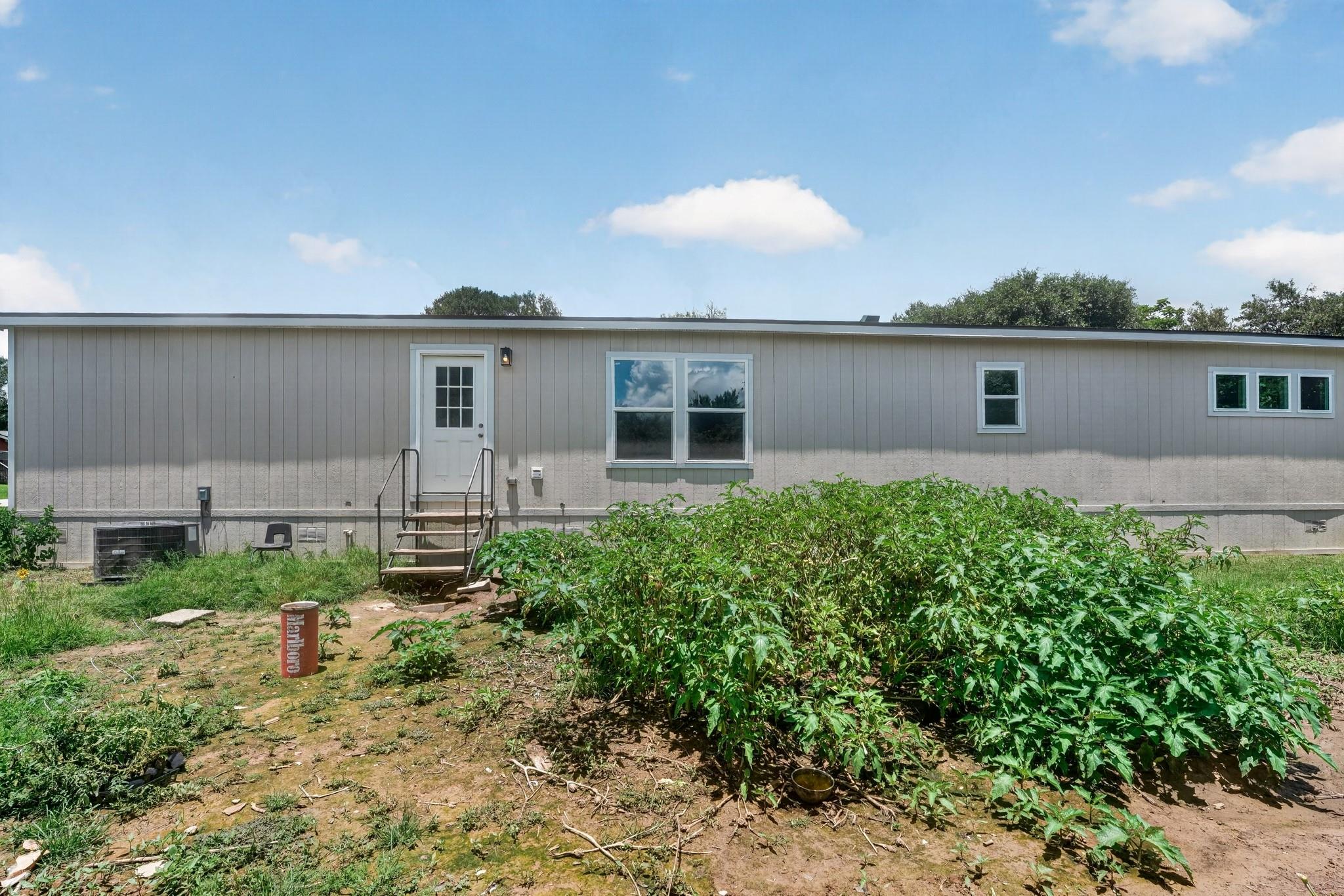 908 Yegua DR
