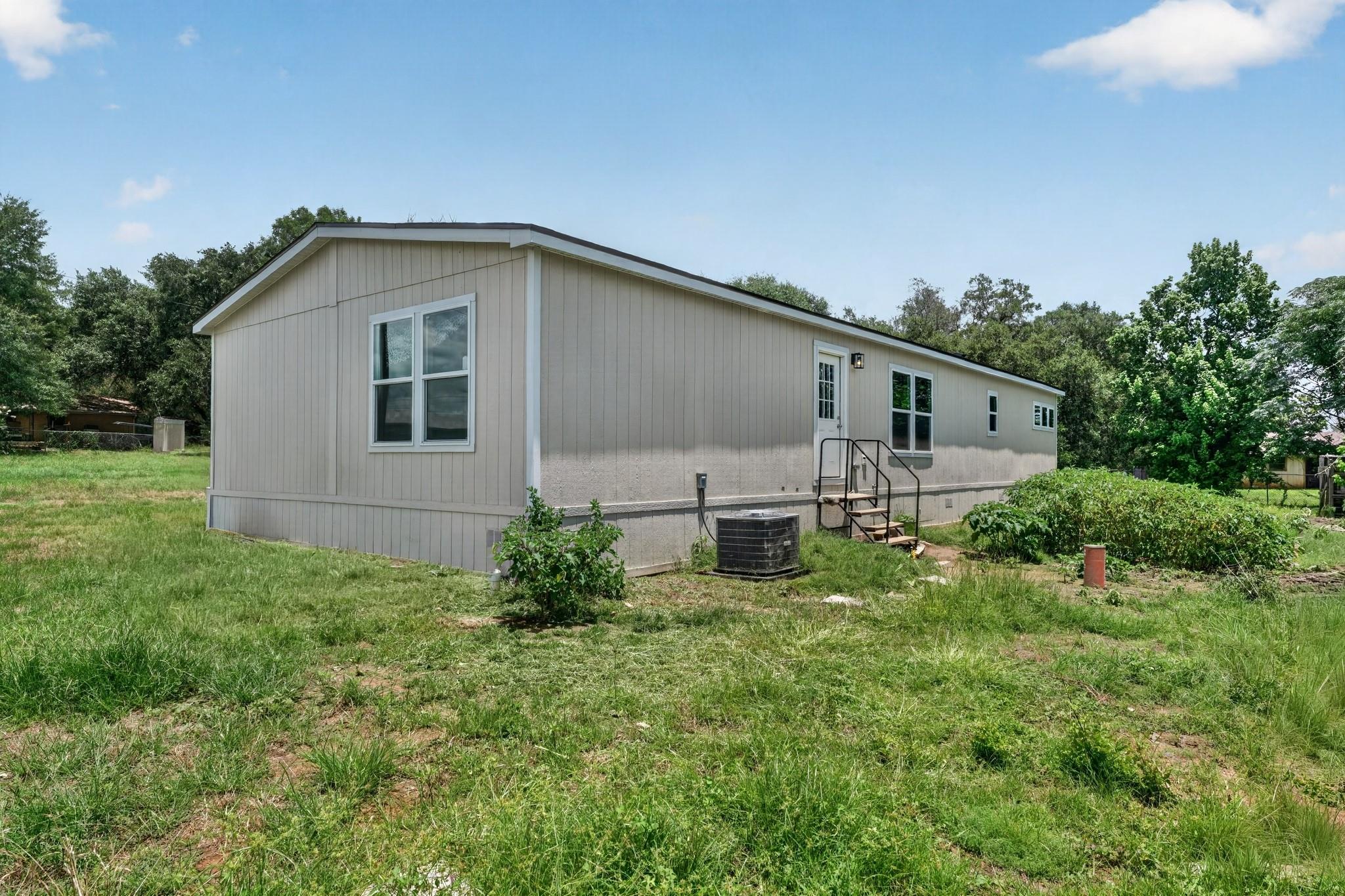 908 Yegua DR