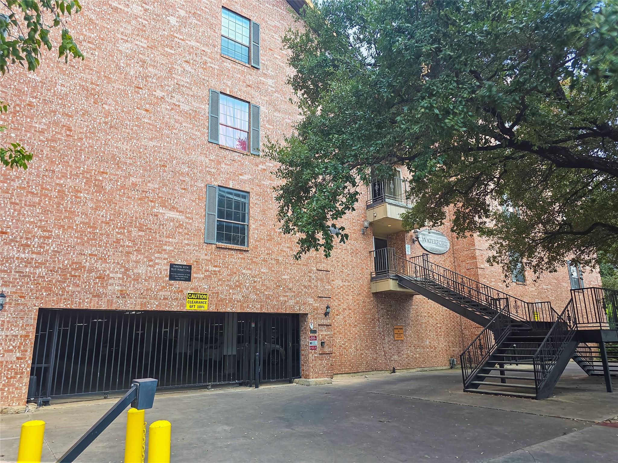 2401 NW Leon ST # 110