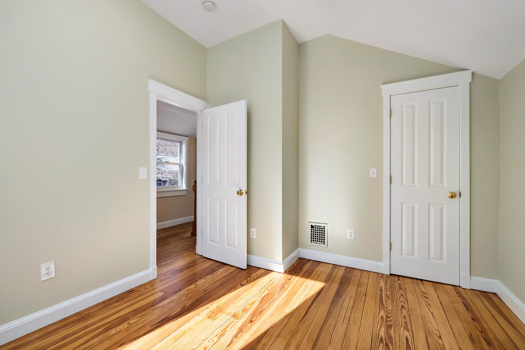 127 Crescent Way