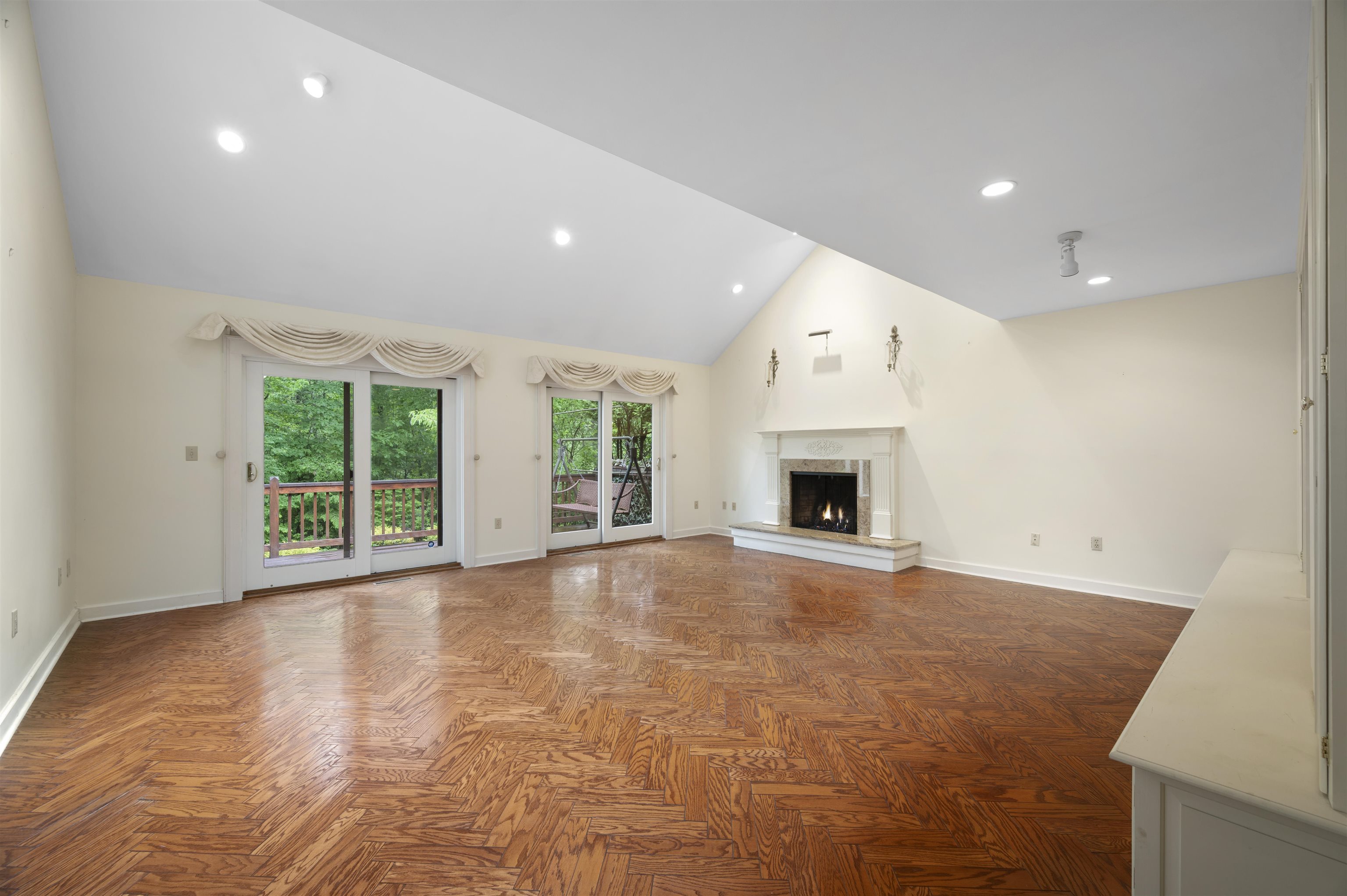 60 Peninsula Drive