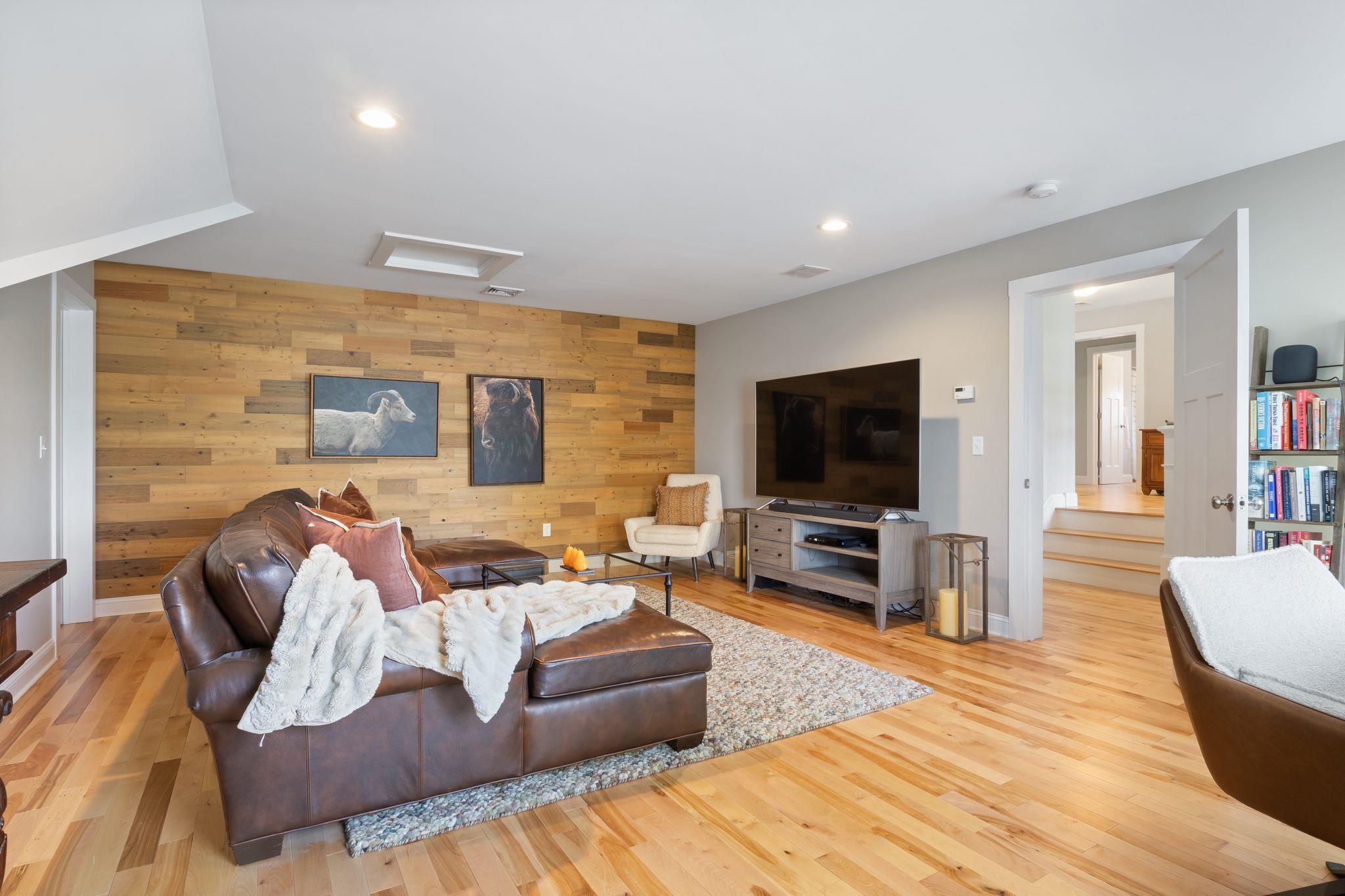 6 Betty Lane