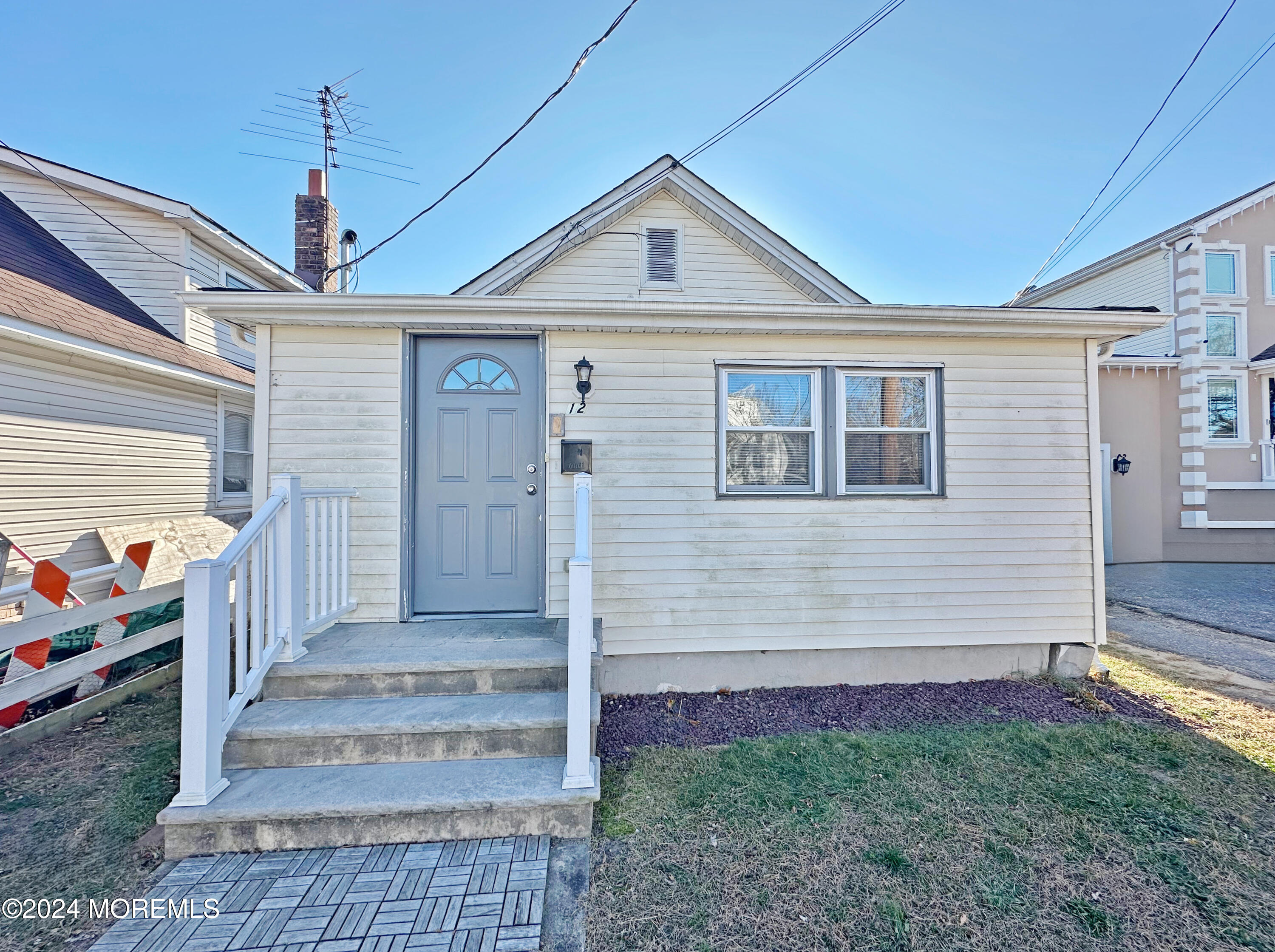 12 Lohsen Avenue