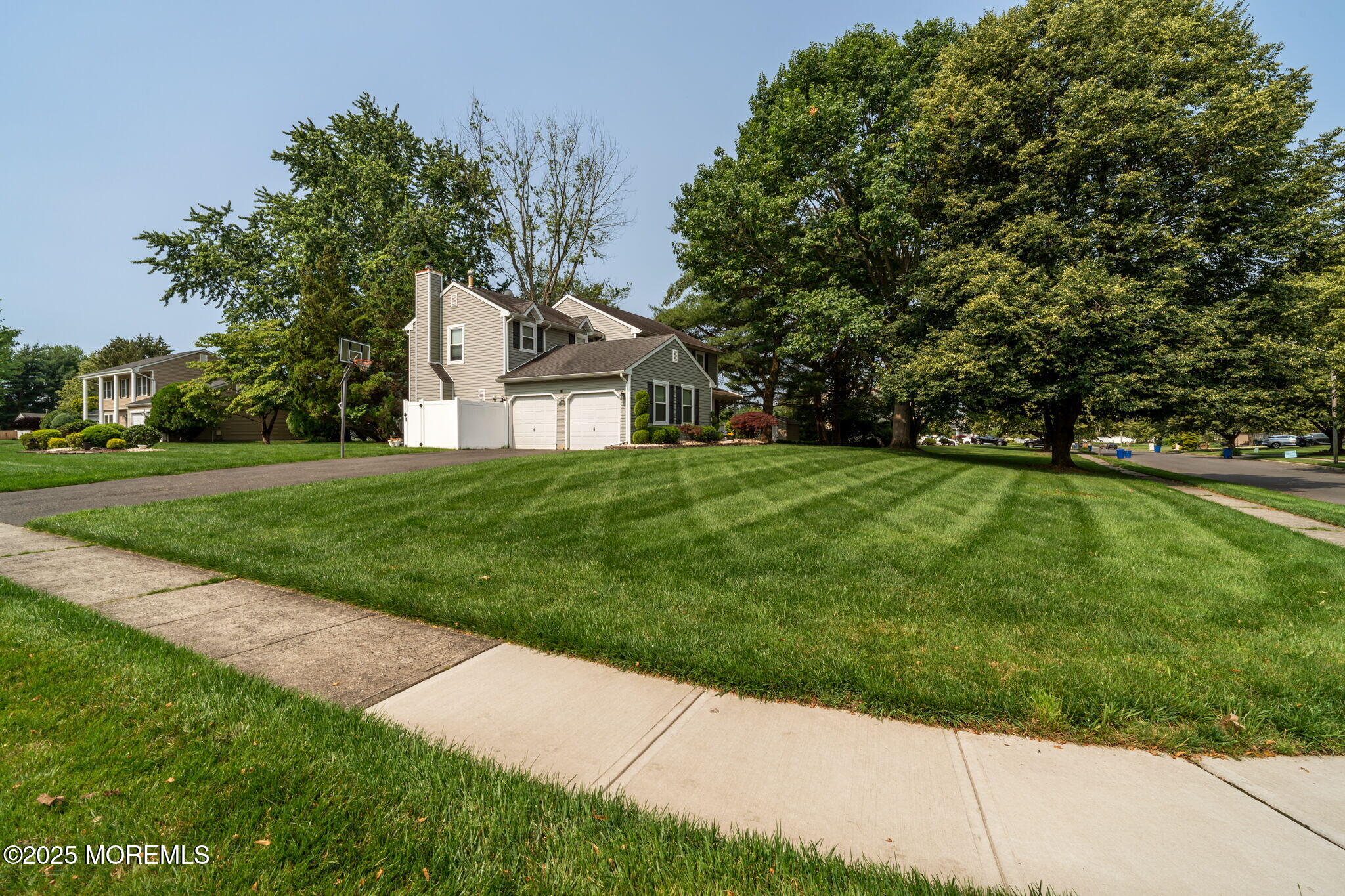 14 Lincolnshire Drive