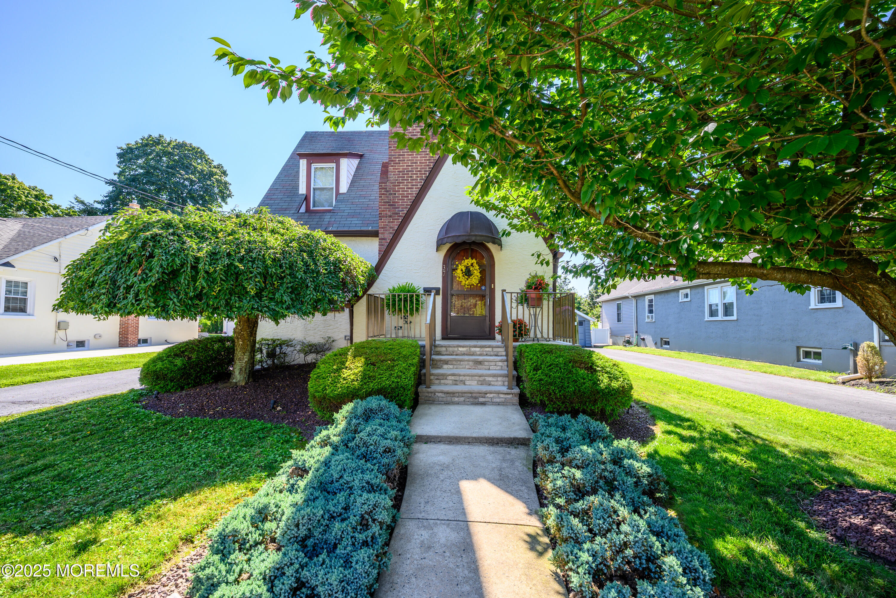 37 Kiawah Avenue
