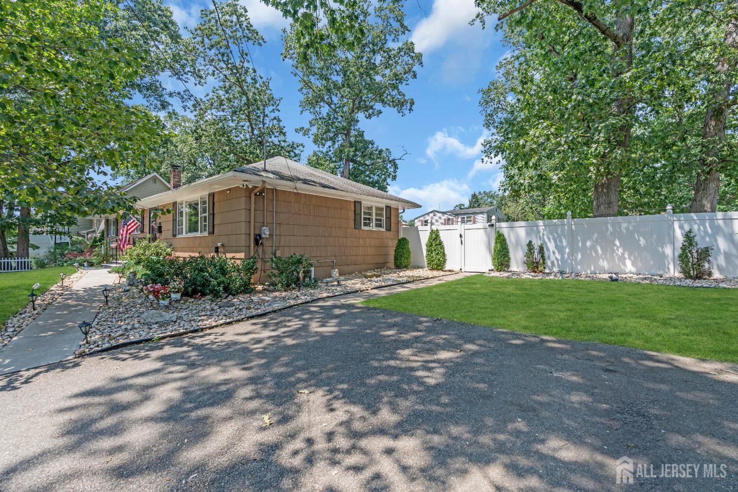 35 Ashmall Avenue