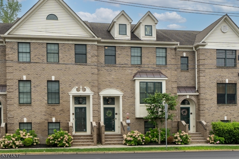 70 Bloomfield Ave 70