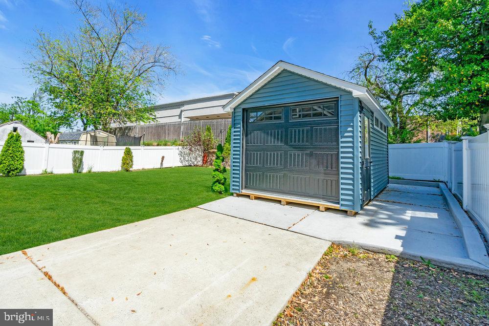 17 LINDIS FARNE AVENUE